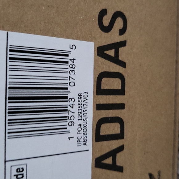 Yeezys 350 BOOST - Picture 5 of 6